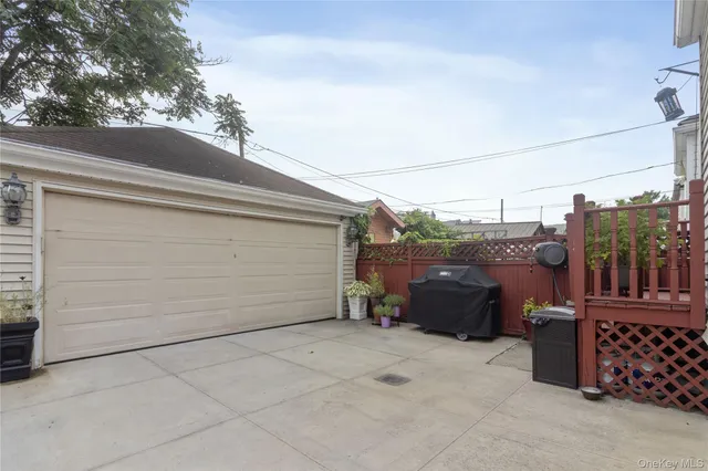 $959,999 | 69-24 68th Place | Glendale