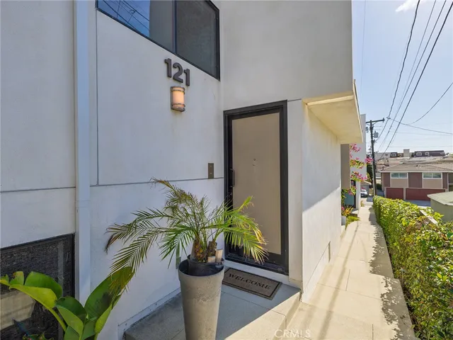 $1,499,000 | 121 East Walnut Avenue, El Segundo, CA 90245