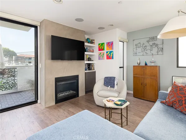 $1,499,000 | 121 East Walnut Avenue, El Segundo, CA 90245