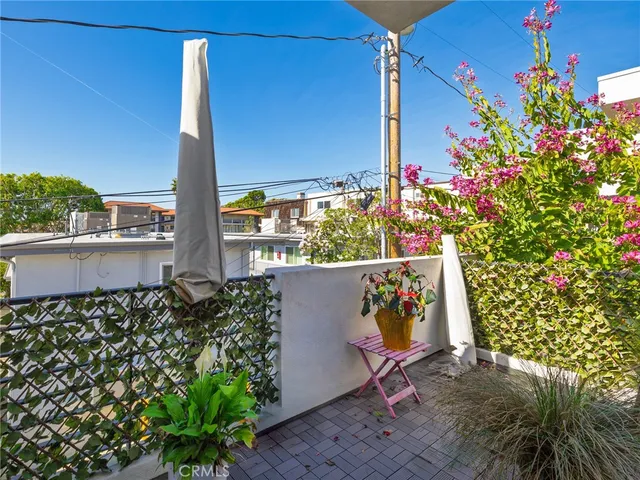 $1,499,000 | 121 East Walnut Avenue, El Segundo, CA 90245