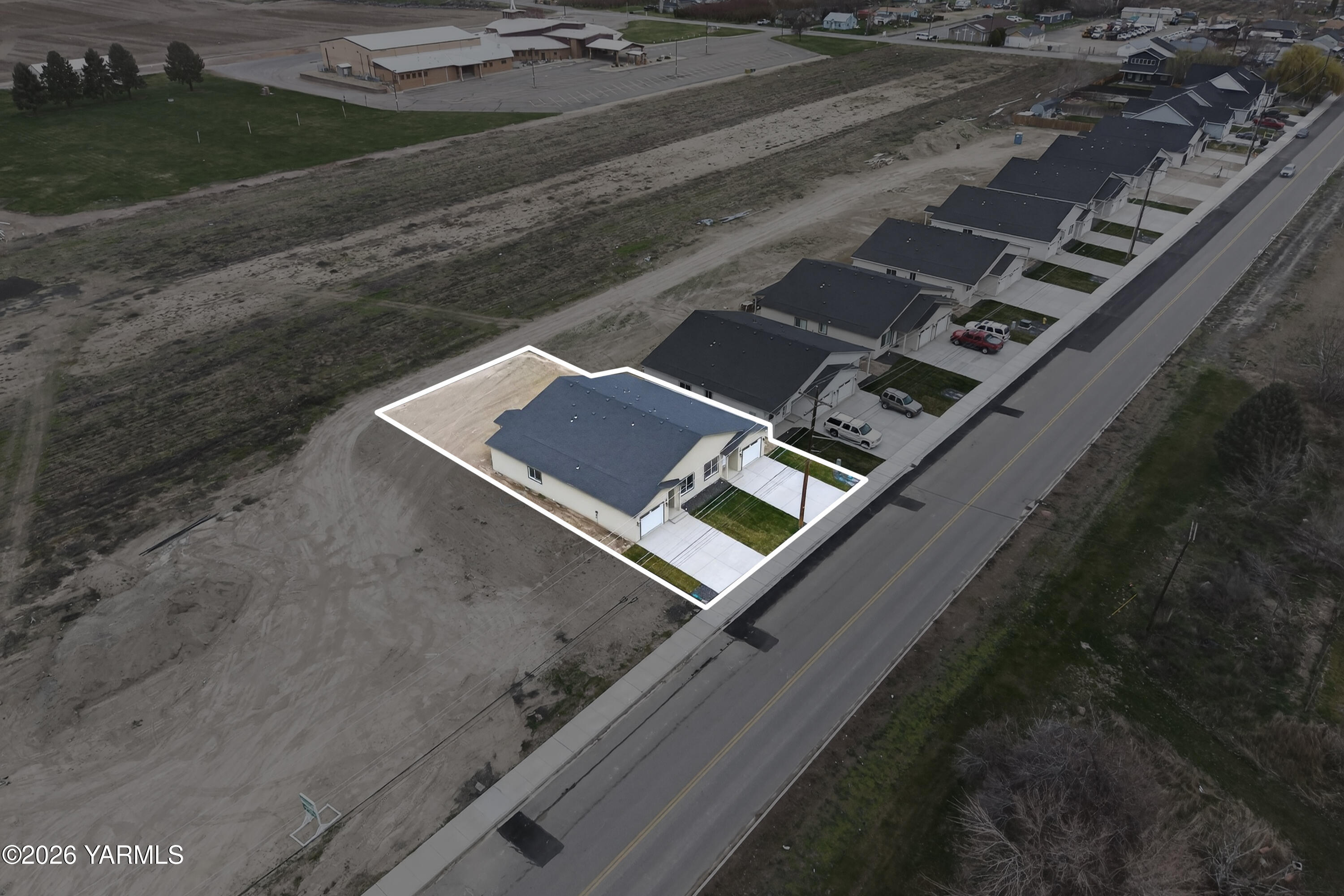 401 West Bonnieview Road Grandview, WA 98930 - Photo 4 of 35 DJI_20260315154016_0091_D-Edit