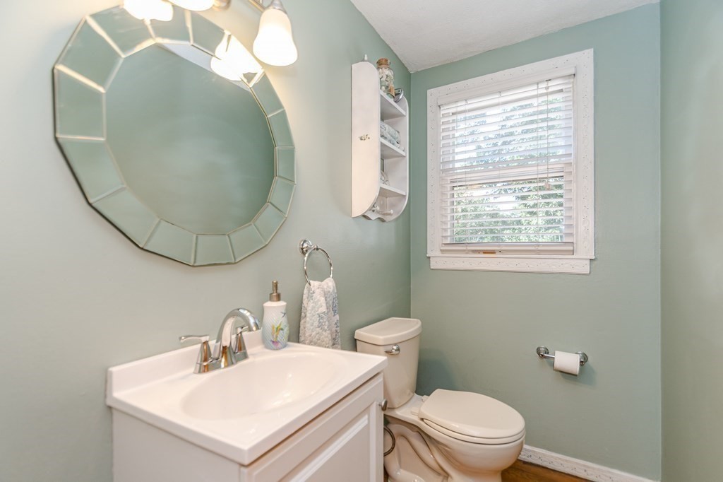 42 Parkview Road Reading, MA 01867 - Photo 6 of 32 Gallery Image 6