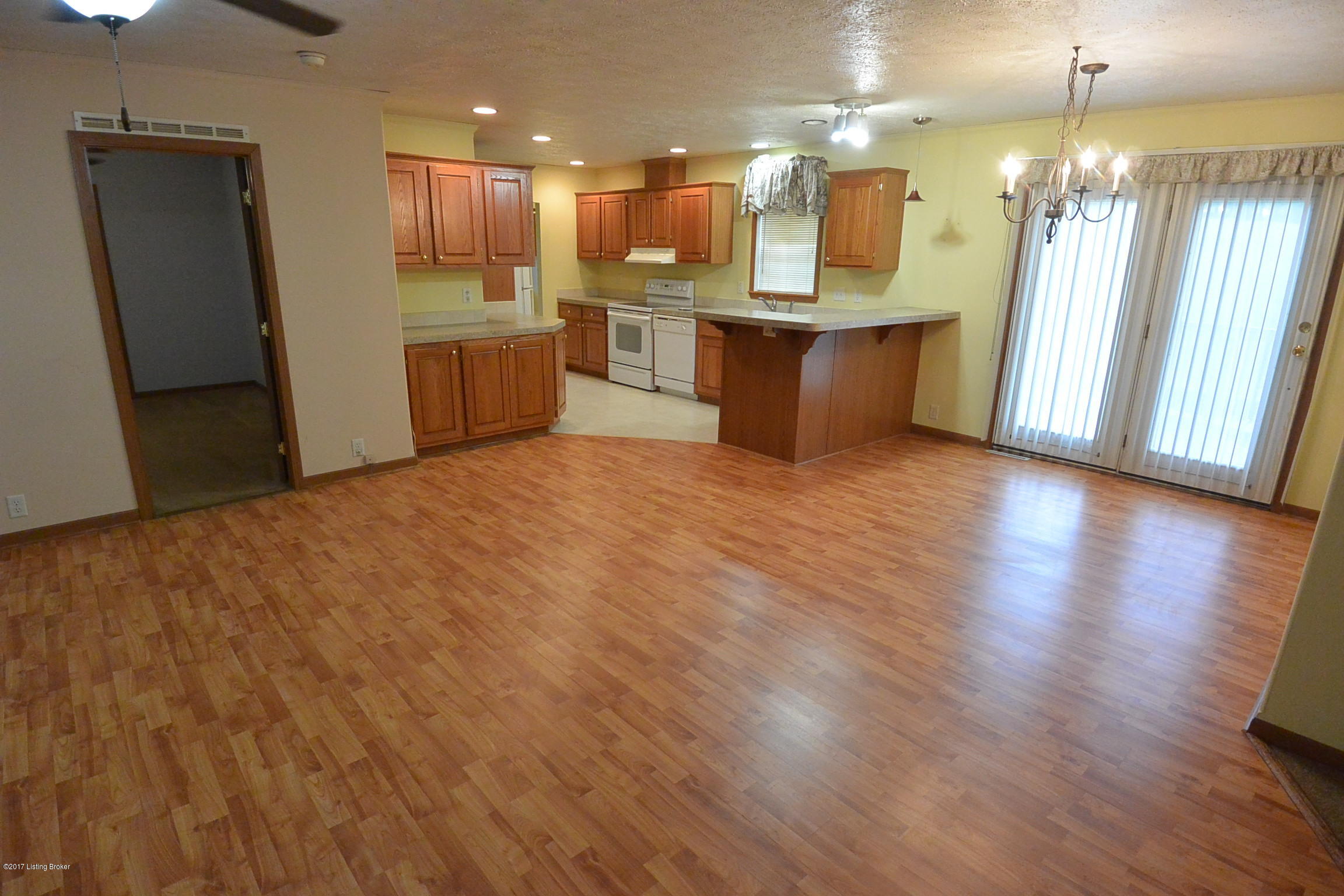 104 Newton Road Springfield, KY 40069 - Photo 6 of 19 Living Room (2)