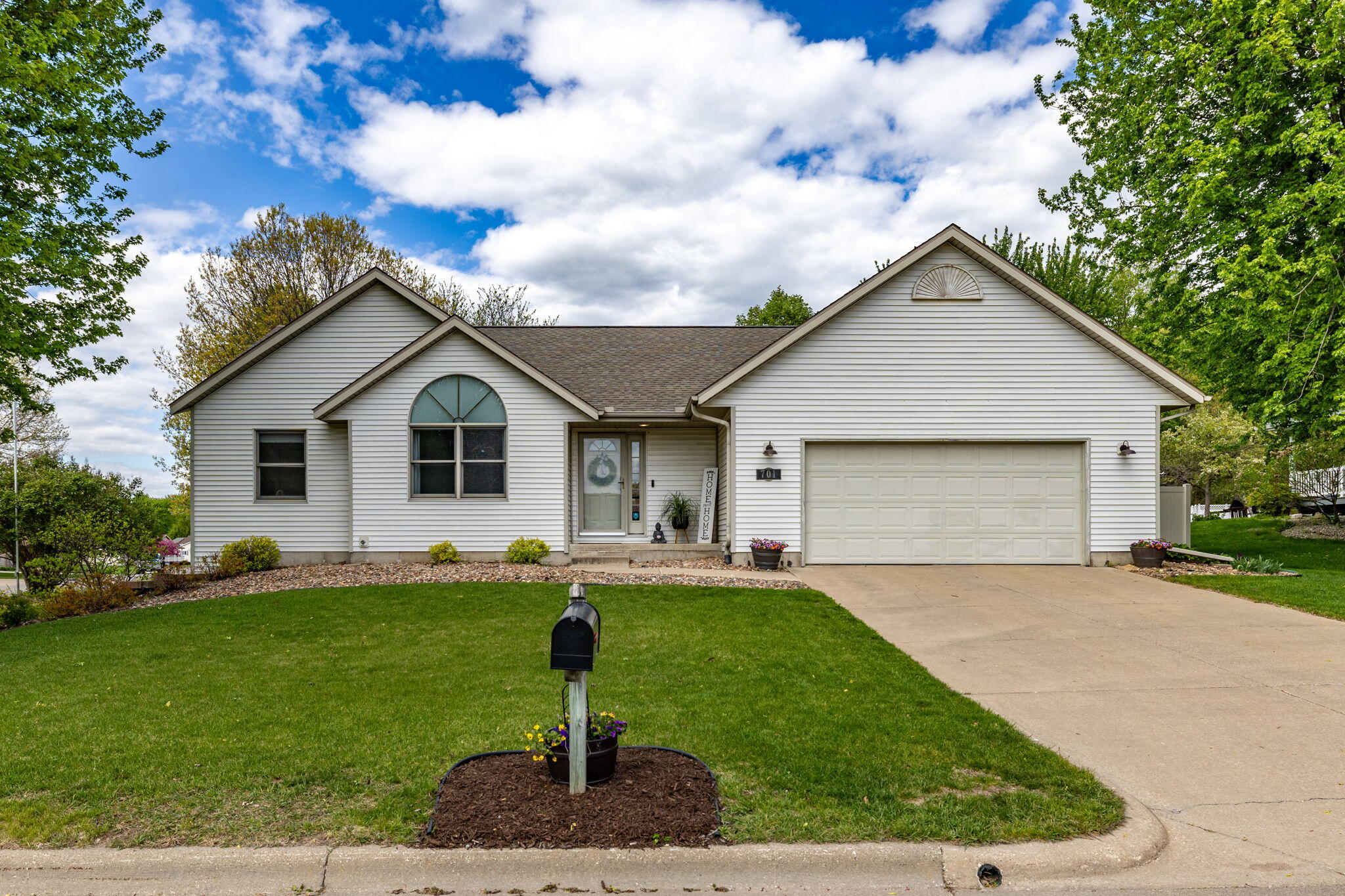 701 Capitol Court Holmen, WI 54636 - Photo 29 of 29 Front