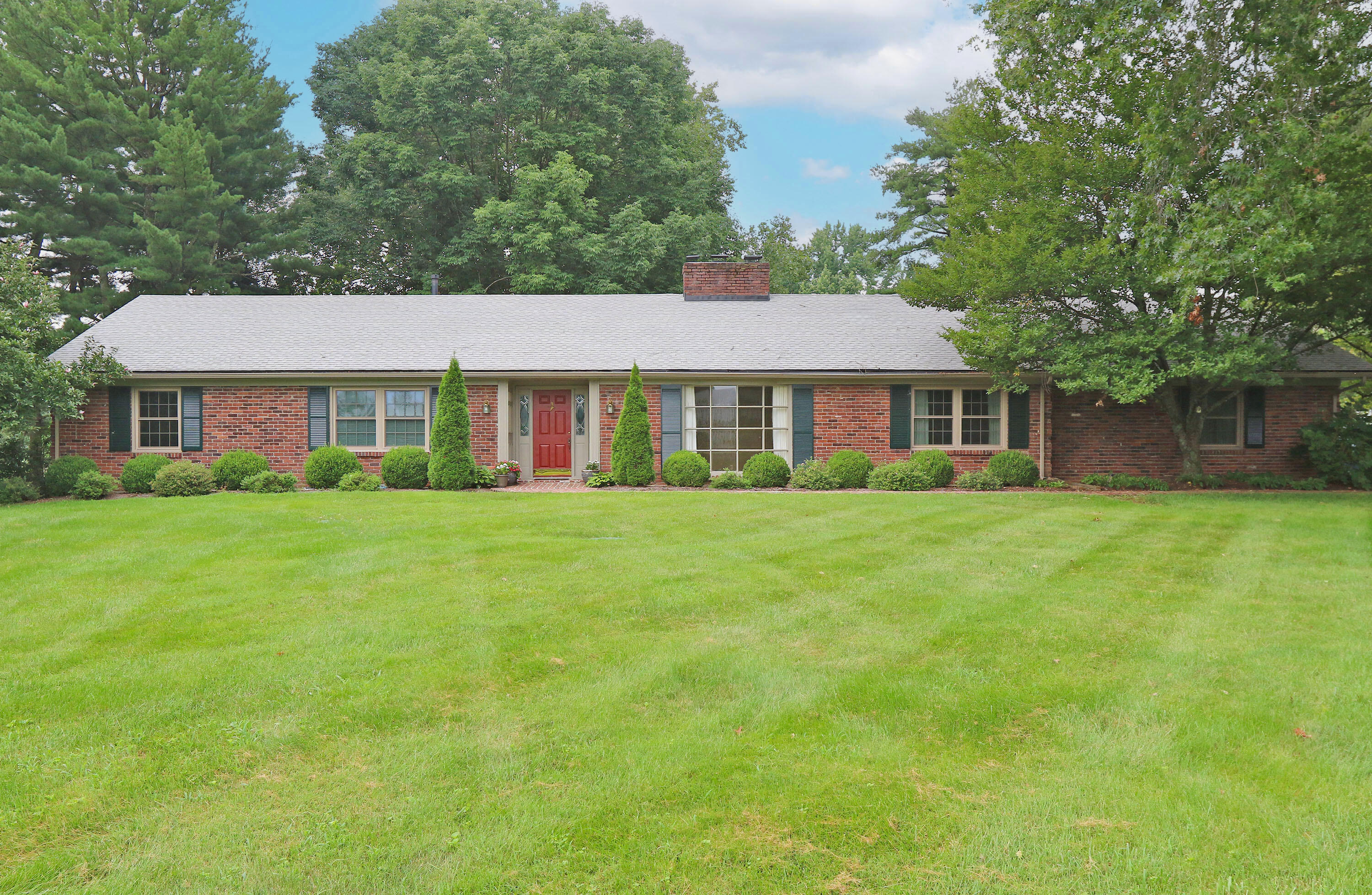 2586 Westmorland Road Lexington, KY 40510 - Photo 1 of 52 1