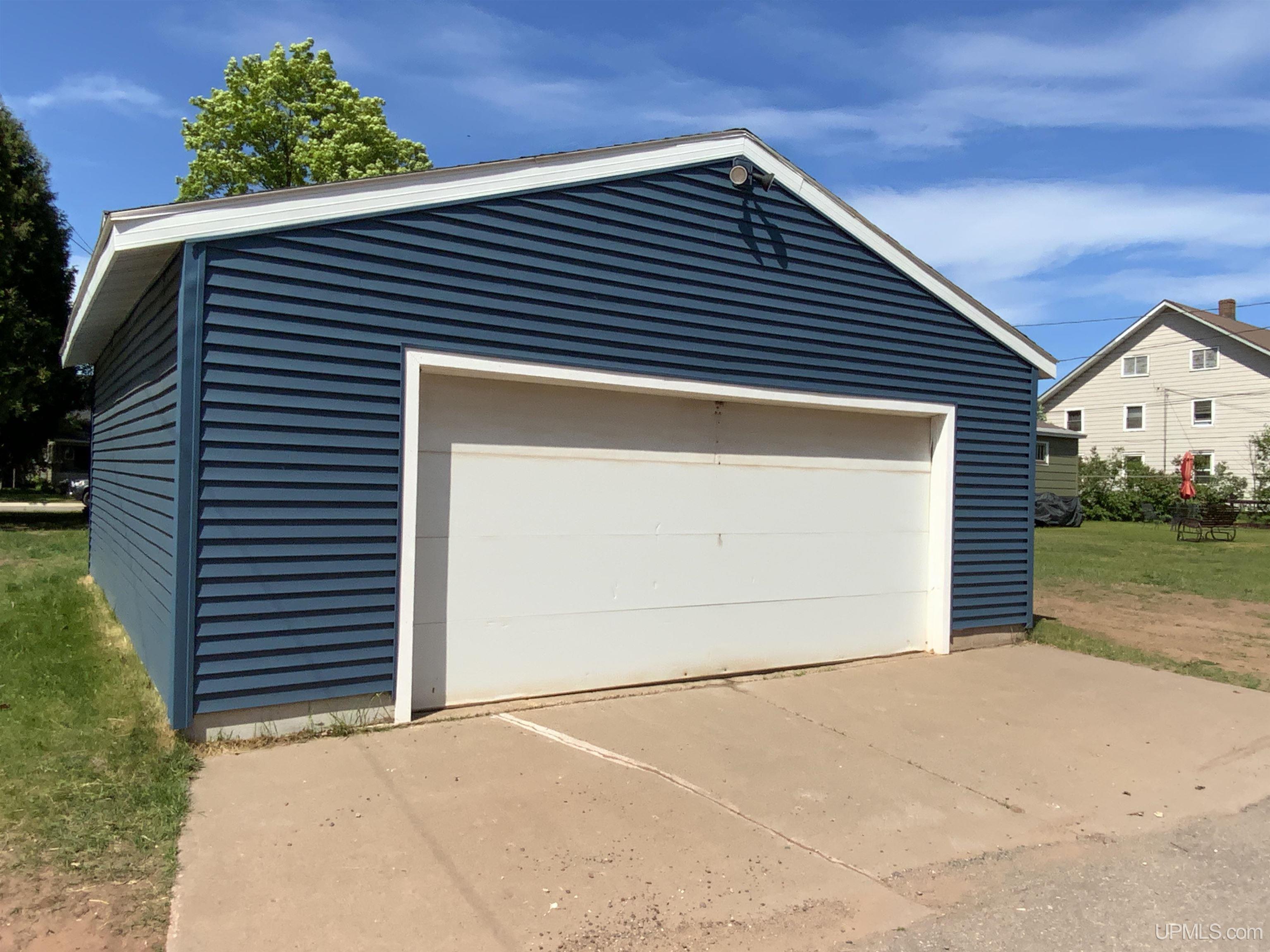 604 Carr Street Negaunee, MI 49866 - Photo 3 of 43