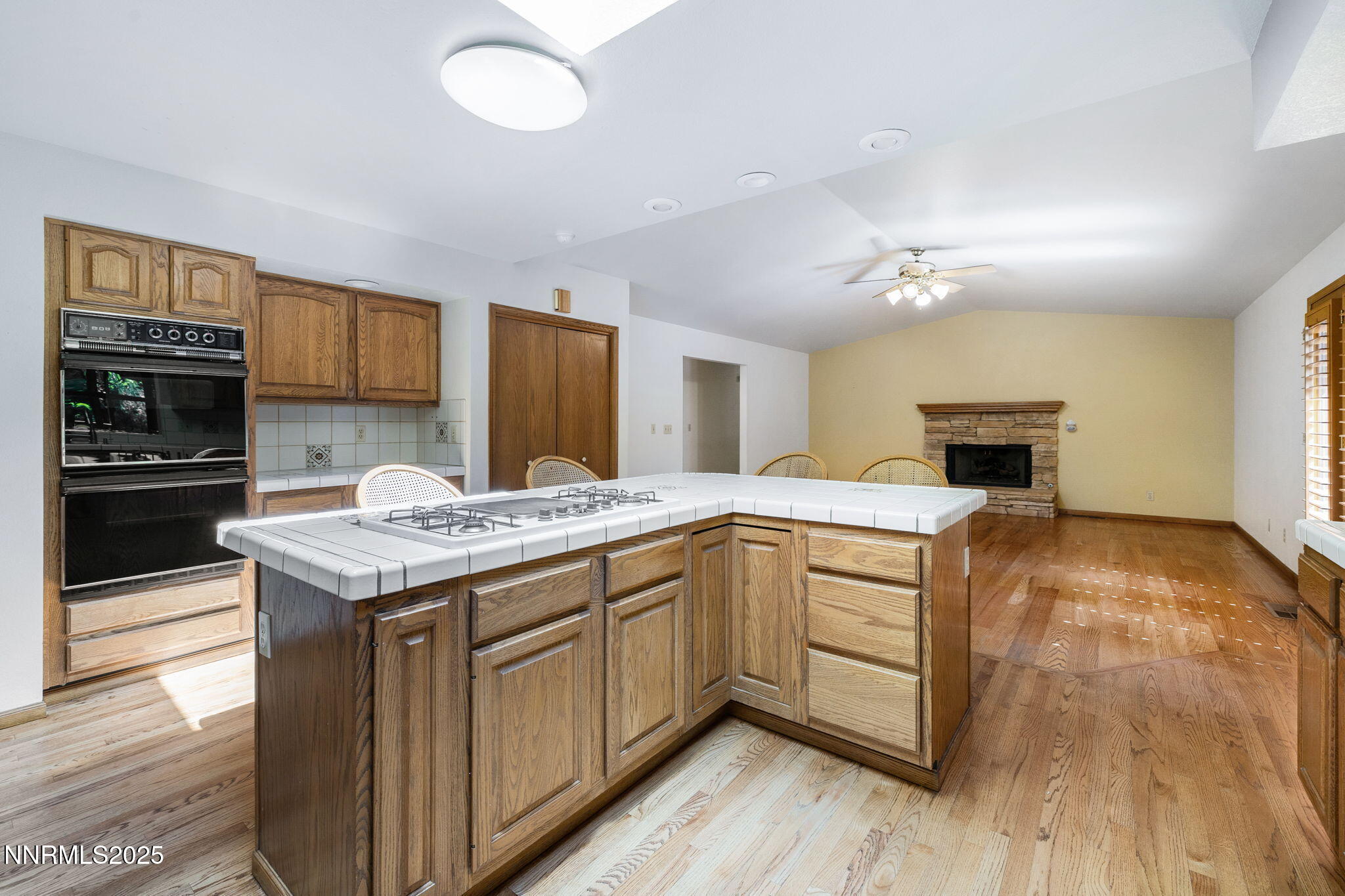 7205 Lingfield Drive Reno, NV 89502 - Photo 11 of 44 23-web-or-mls-7205 Lingfield-16
