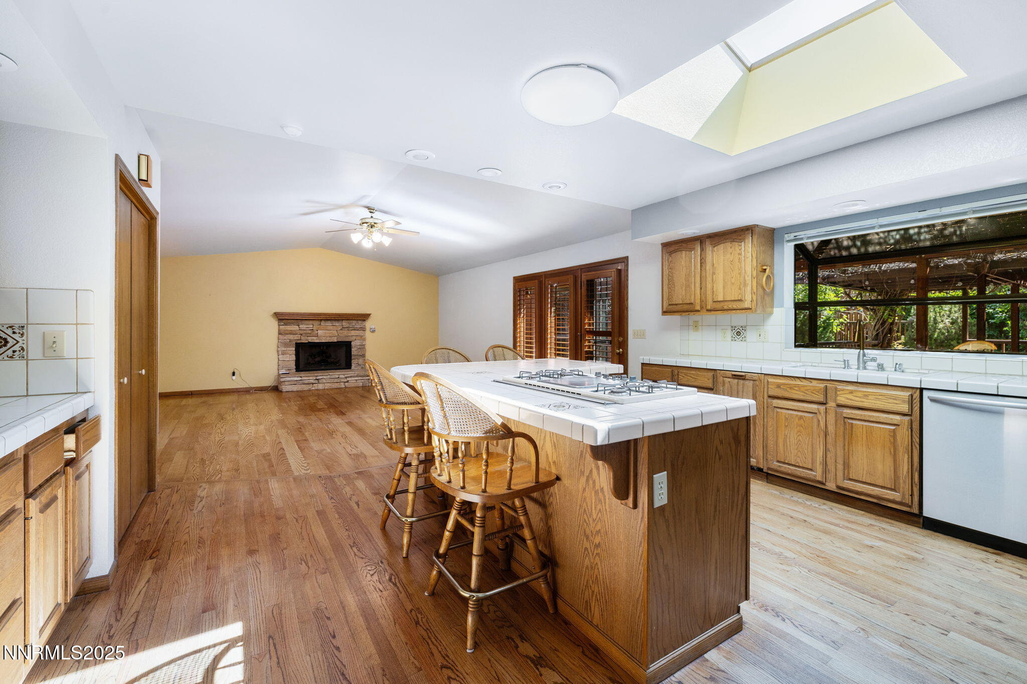 7205 Lingfield Drive Reno, NV 89502 - Photo 8 of 44 16-web-or-mls-7205 Lingfield-9