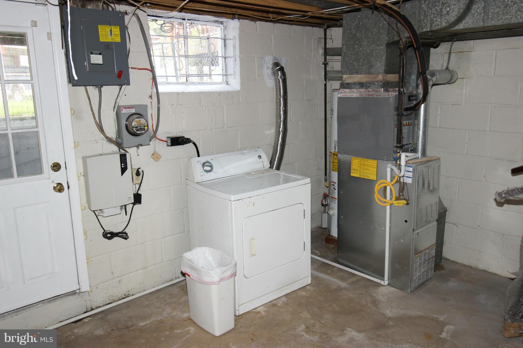 316 Stemmers Run Road Baltimore, MD 21221 - Photo 14 of 20 a utility room with dryer and washer
