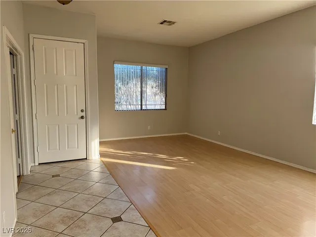 $1,951 | 1083 Hernandez Avenue, Las Vegas, NV 89123