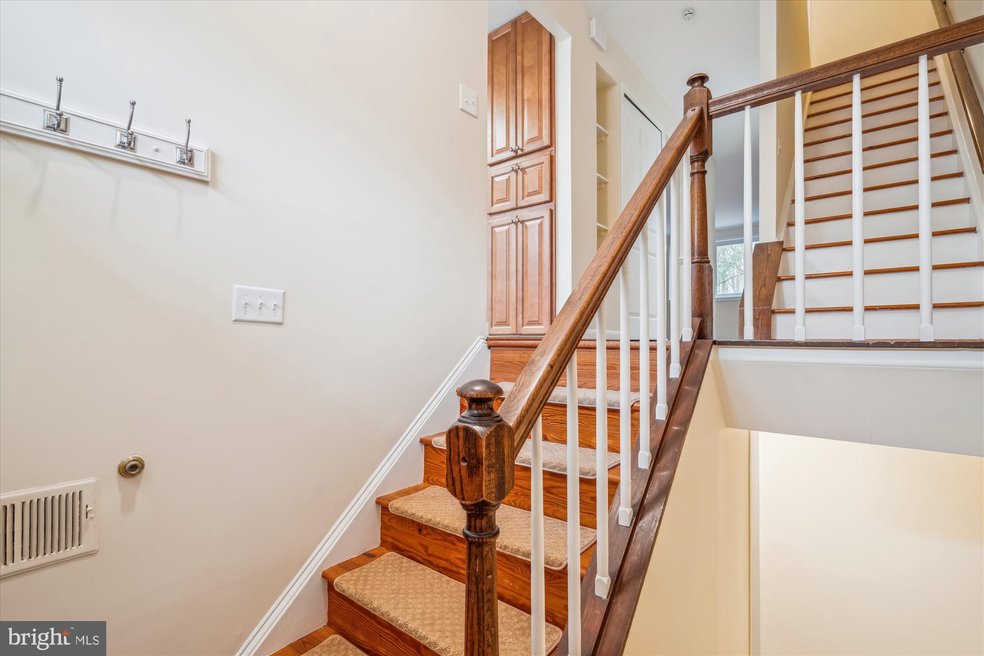 9731 Early Spring Way Columbia, MD 21046 - Photo 8 of 69 Foyer