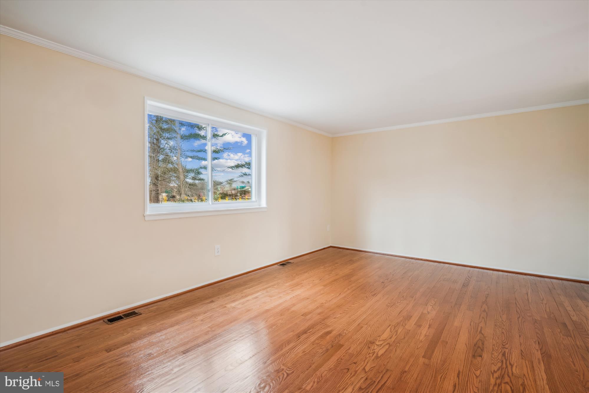 9731 Early Spring Way Columbia, MD 21046 - Photo 10 of 69 Living Room