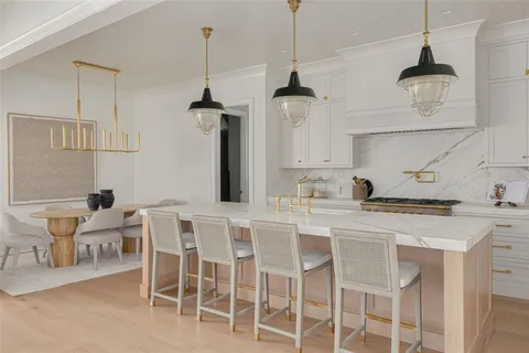 $3,695,000 | 705 17th Avenue Northeast, St. Petersburg, FL 33704