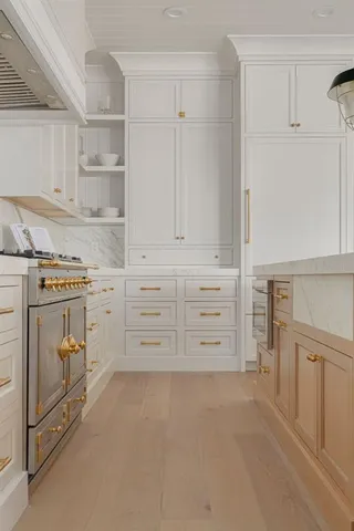 $3,695,000 | 705 17th Avenue Northeast, St. Petersburg, FL 33704