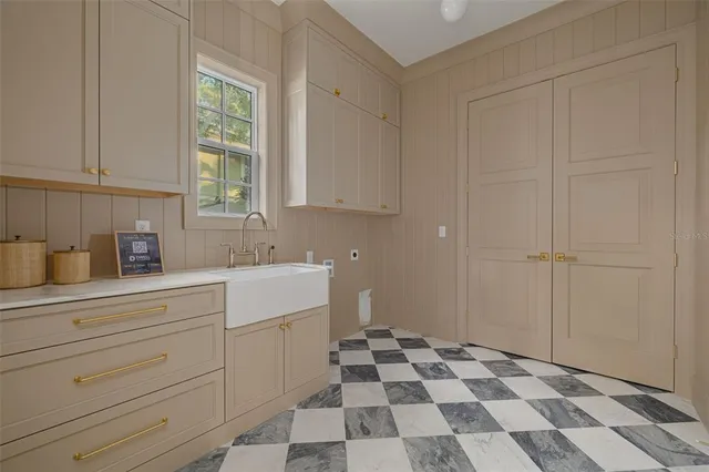 $3,695,000 | 705 17th Avenue Northeast, St. Petersburg, FL 33704