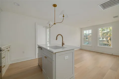 $3,695,000 | 705 17th Avenue Northeast, St. Petersburg, FL 33704