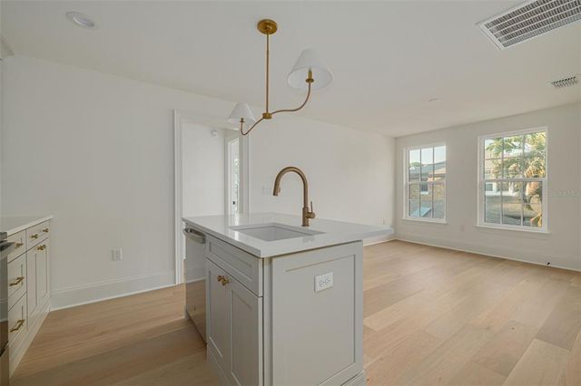 $3,695,000 | 705 17th Avenue Northeast, St. Petersburg, FL 33704