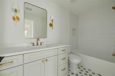 $3,695,000 | 705 17th Avenue Northeast, St. Petersburg, FL 33704