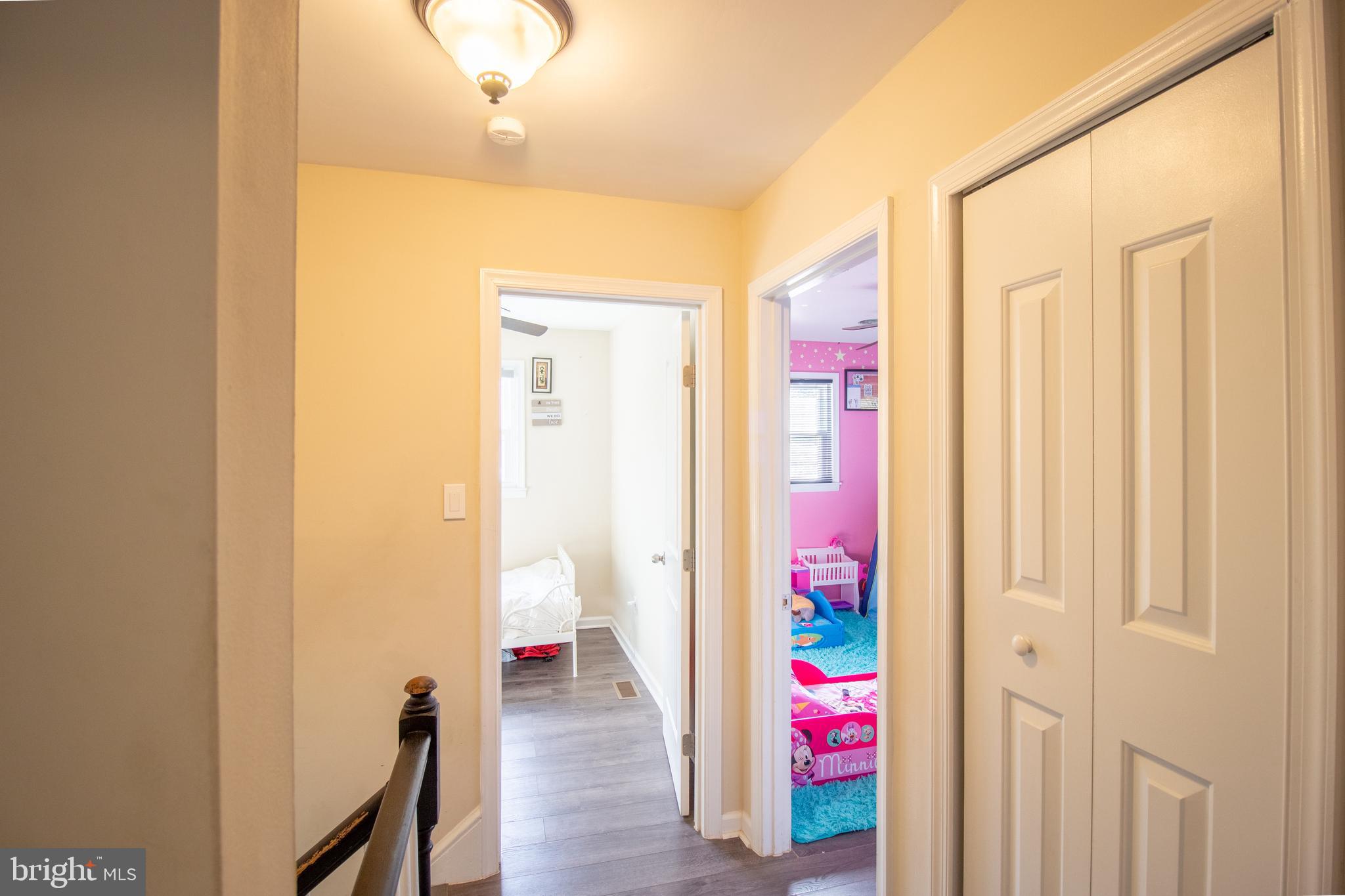 18907 Barnette Circle Triangle, VA 22172 - Photo 18 of 39 a living room with furniture and wooden floor