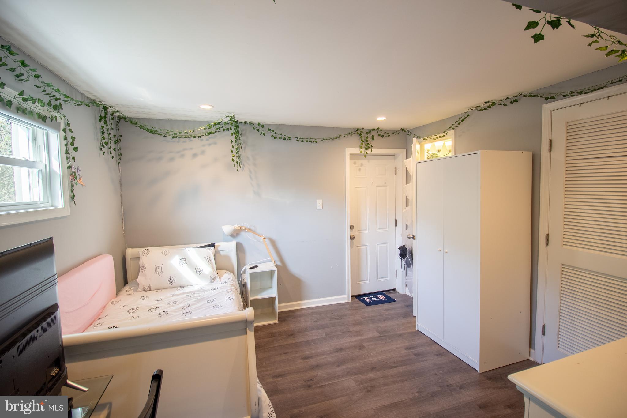 18907 Barnette Circle Triangle, VA 22172 - Photo 26 of 39 a bedroom with a bed and a dresser