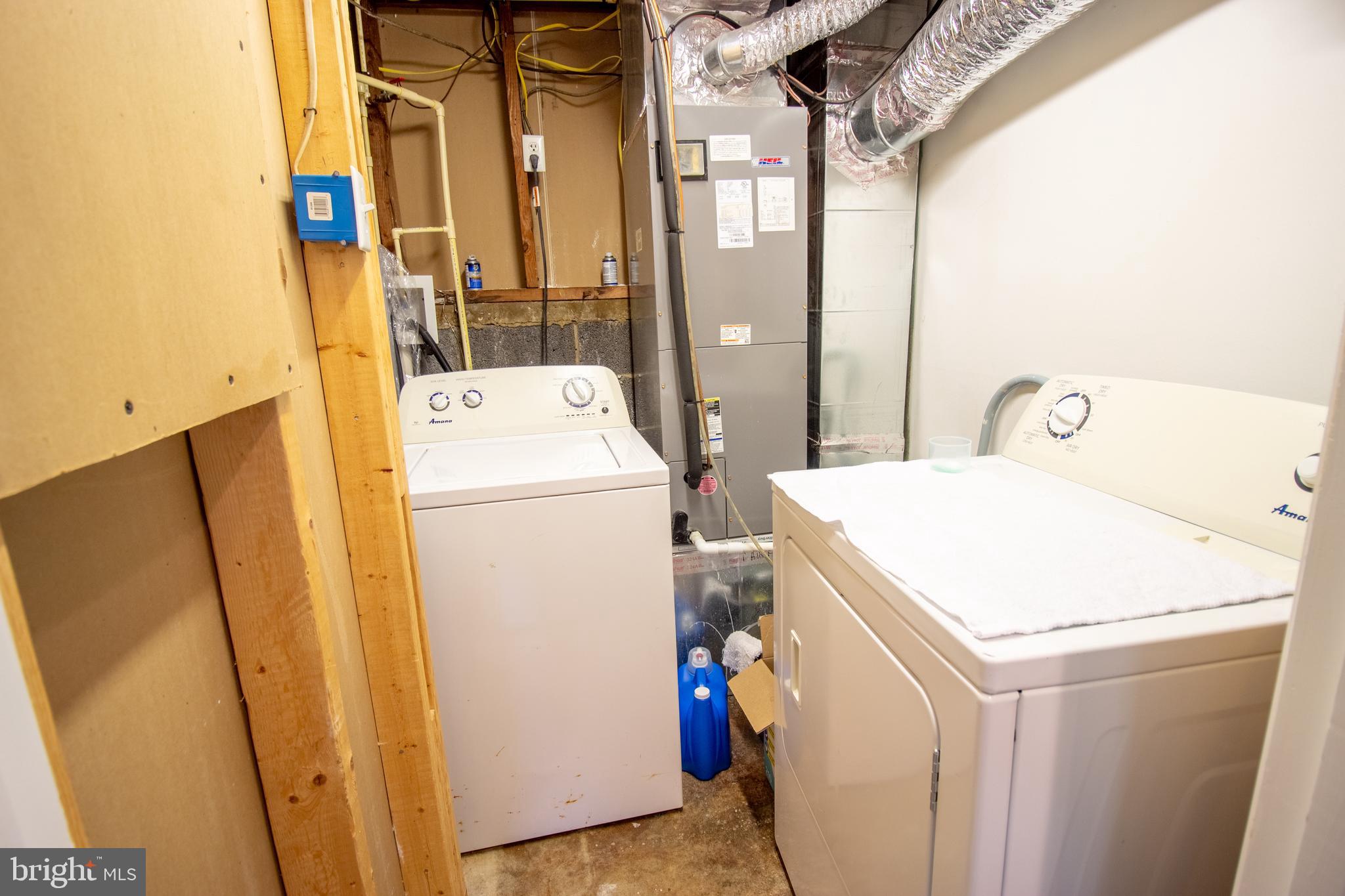 18907 Barnette Circle Triangle, VA 22172 - Photo 29 of 39 a utility room with dryer and washer