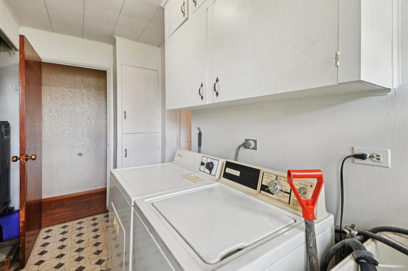 225 Bode Road Hoffman Estates, IL 60169 - Photo 21 of 26 a utility room with dryer and washer