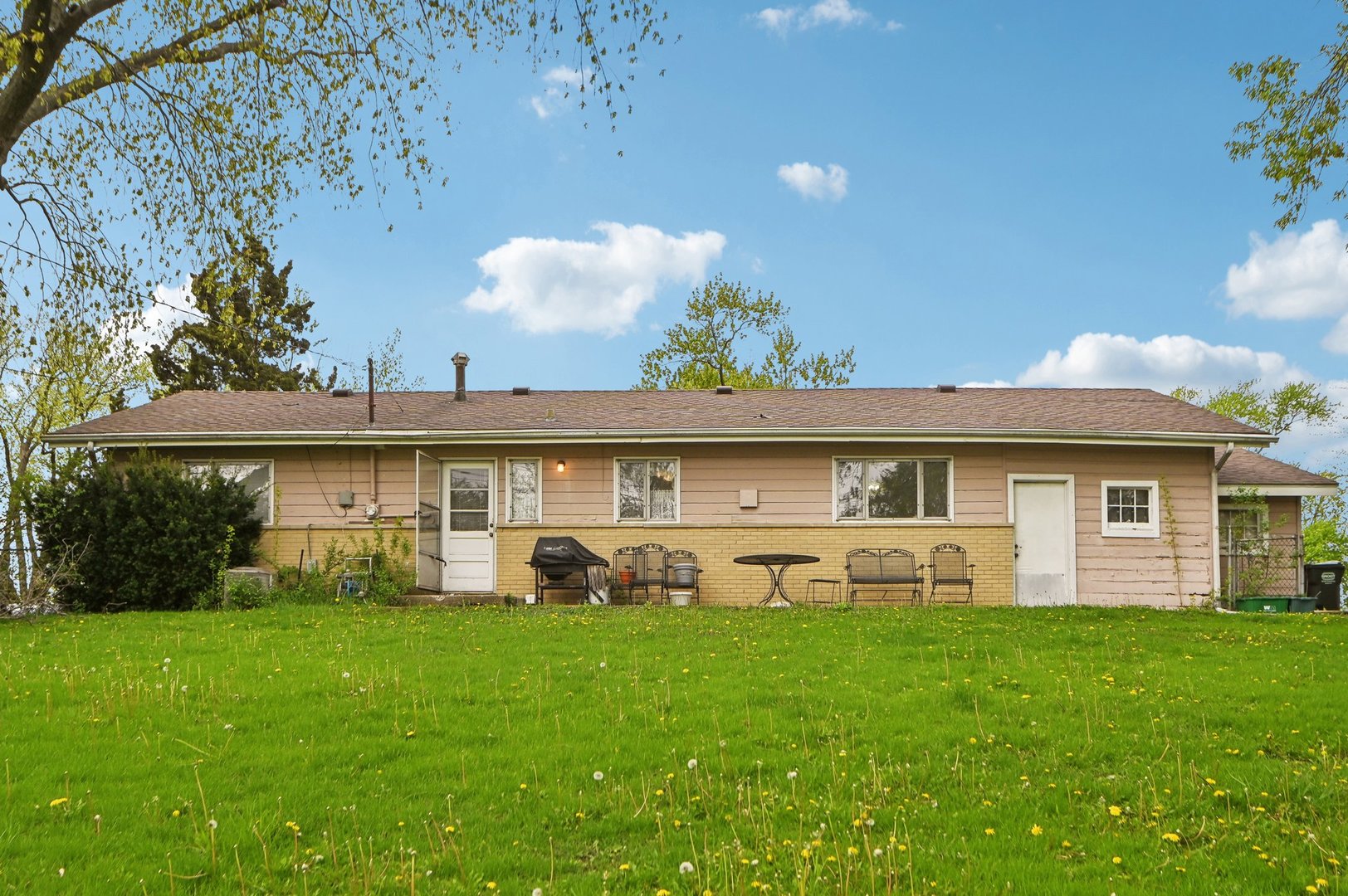 225 Bode Road Hoffman Estates, IL 60169 - Photo 23 of 26 a front view of a house with garden