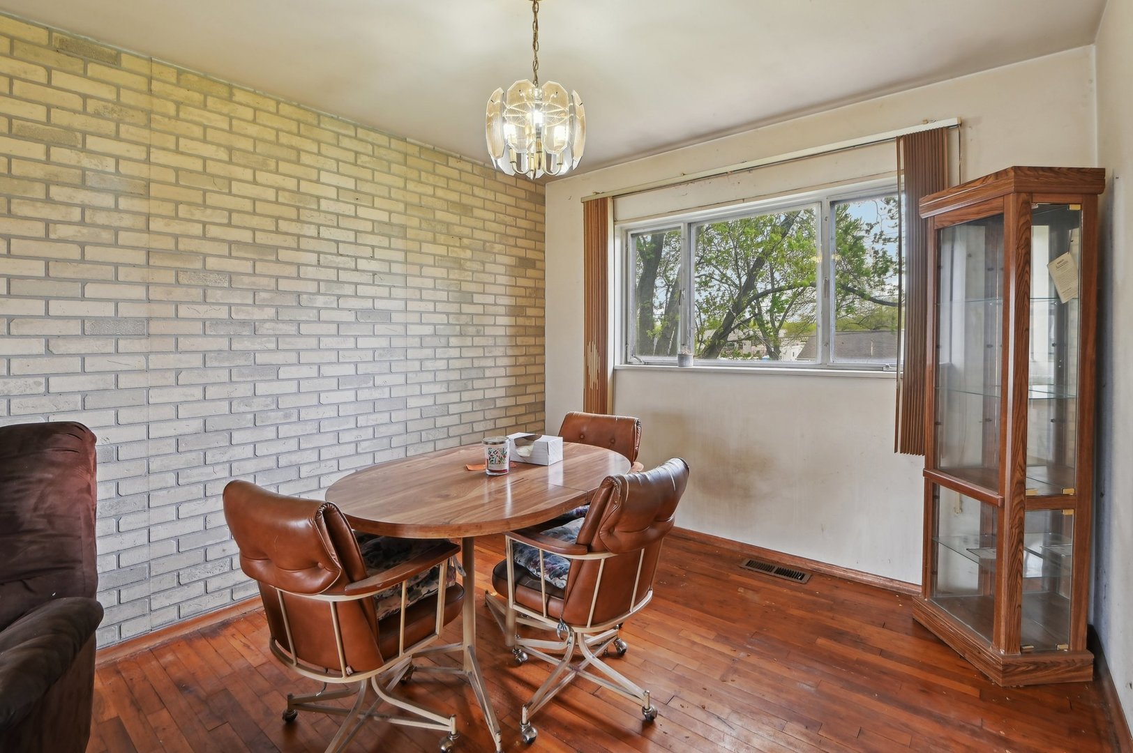225 Bode Road Hoffman Estates, IL 60169 - Photo 8 of 26 a dining room with furniture and window
