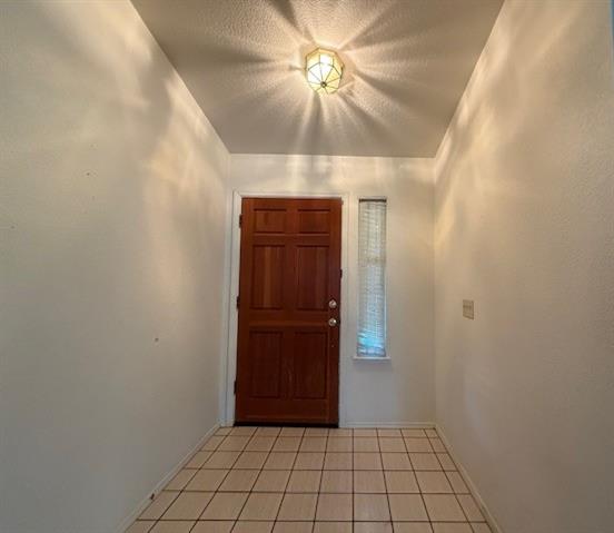 978 Doe Court Merced, CA 95340 - Photo 10 of 18 a view of a hallway