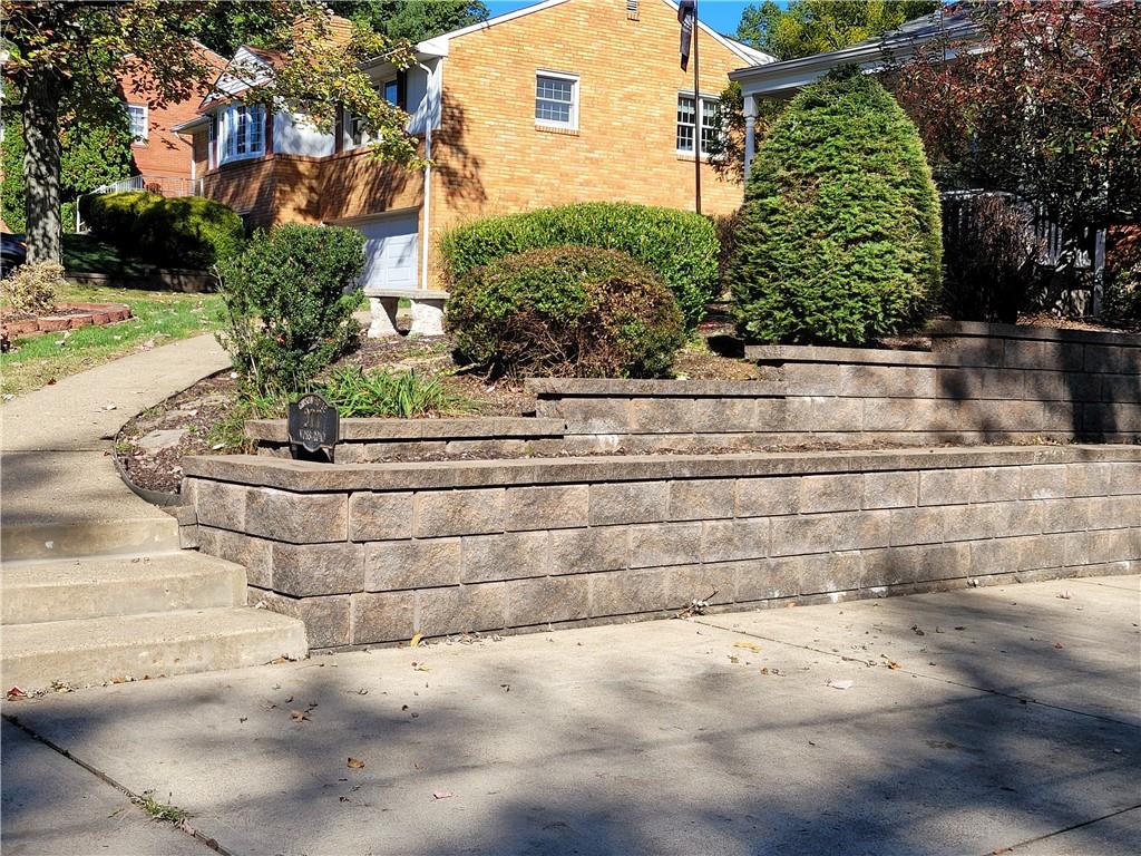 277 Voss Road Bethel Park, PA 15102 - Photo 4 of 21 Wall