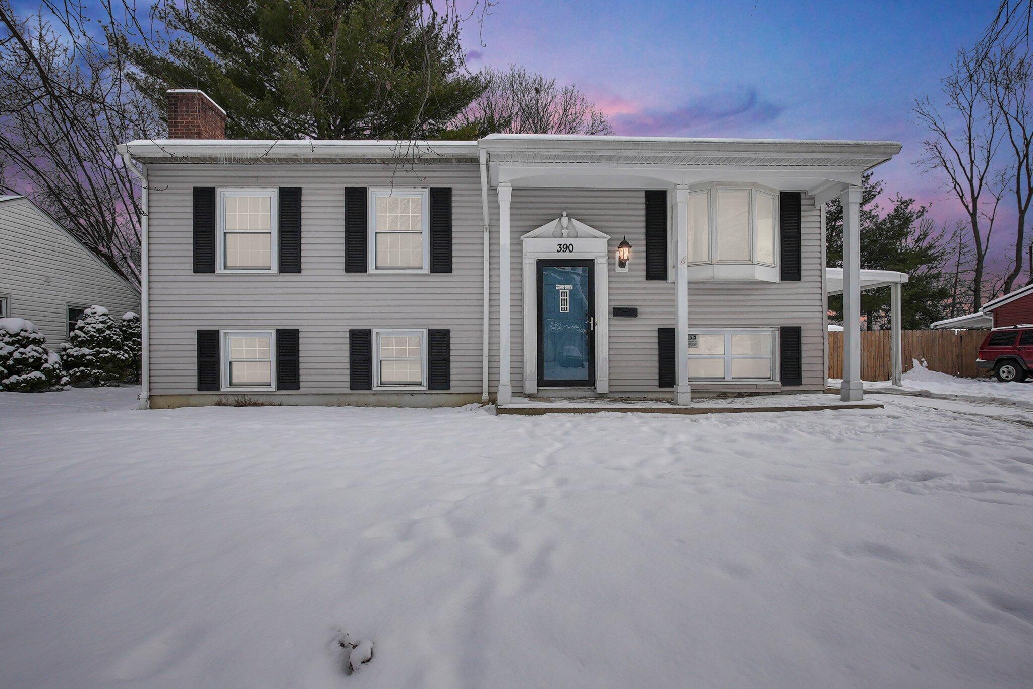 390 Lincolnshire Road Columbus, OH 43230 - Photo 2 of 32 1-web-or-mls-390-lincolnshire-rd