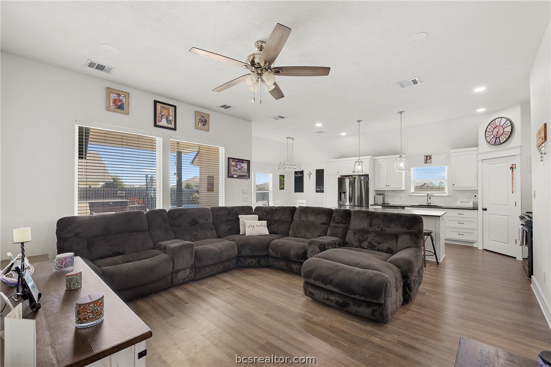 149 Windmill Road Snook, TX 77879 - Photo 8 of 35 Gallery Image 8