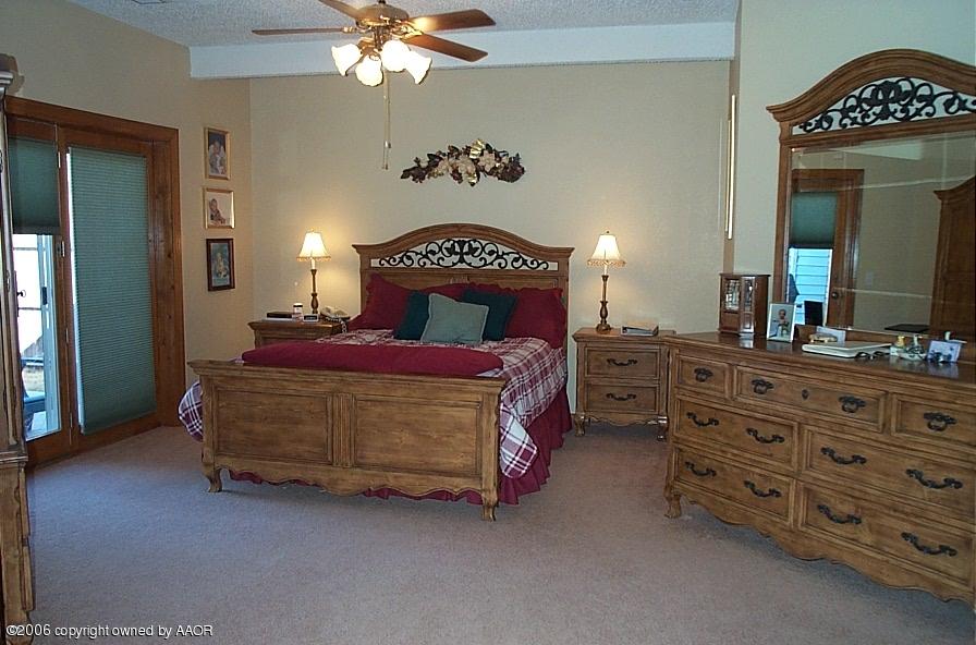 6710 Hatton Road Amarillo, TX 79110 - Photo 8 of 13 a bed room with a bed and a mirror