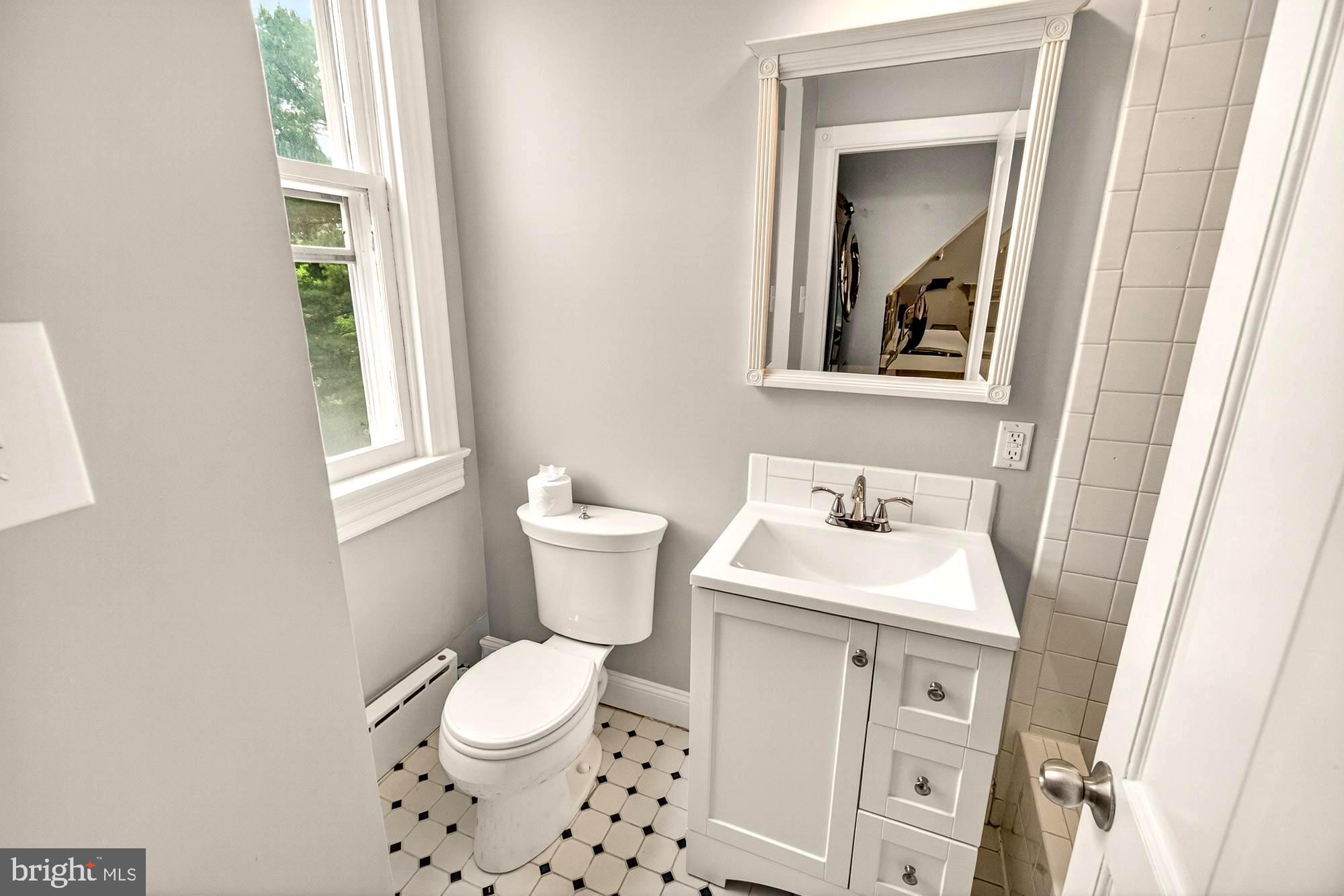 18040 Barnesville Road Barnesville, MD 20838 - Photo 75 of 101 3rd level full bath
