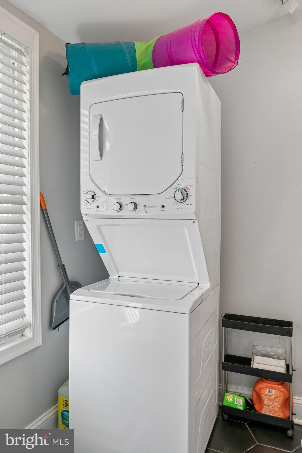 5365 Morris Street Philadelphia, PA 19144 - Photo 20 of 35 a utility room with dryer and washer