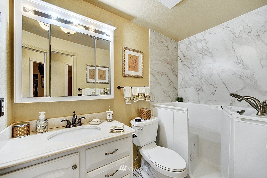 13919 196th Avenue Southeast Renton, WA 98059 - Photo 13 of 23 Gallery Image 13
