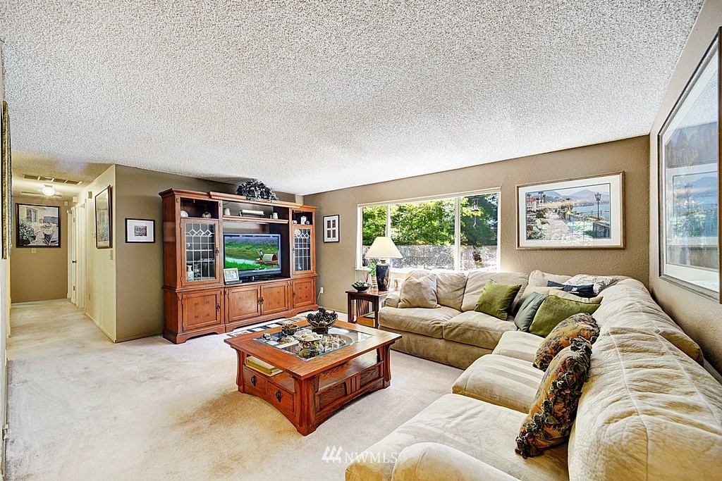 13919 196th Avenue Southeast Renton, WA 98059 - Photo 4 of 23 Gallery Image 4