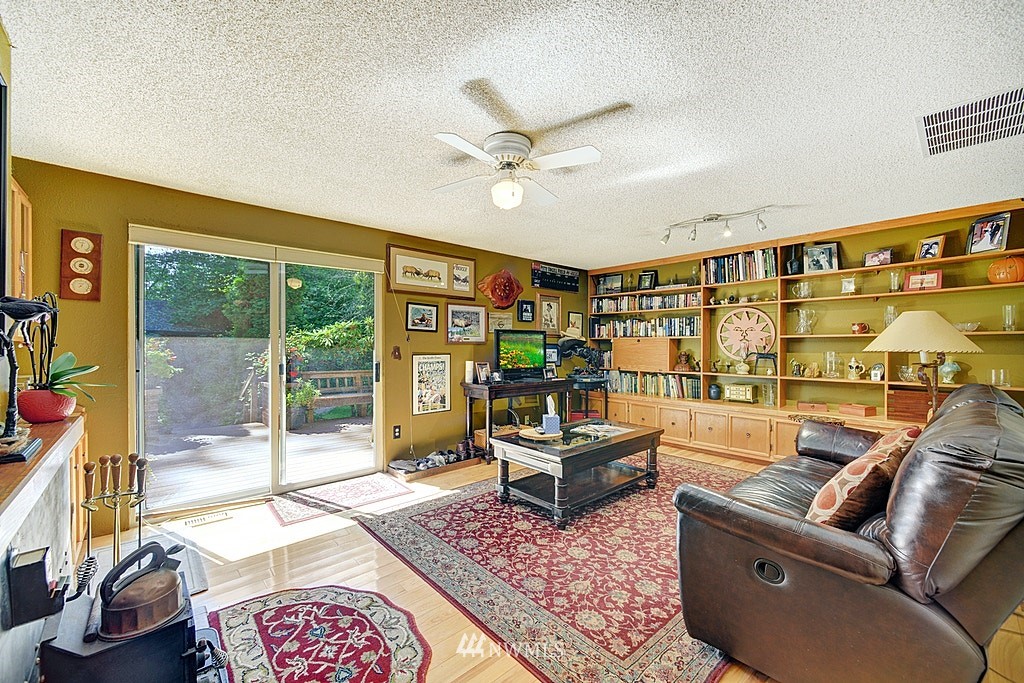 13919 196th Avenue Southeast Renton, WA 98059 - Photo 5 of 23 Gallery Image 5