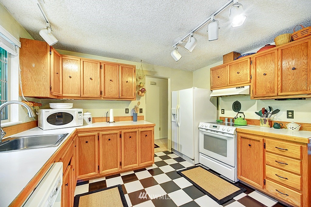13919 196th Avenue Southeast Renton, WA 98059 - Photo 7 of 23 Gallery Image 7