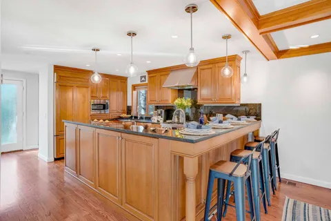 $2,295,000 | 3 Hidden Cove Road, Oak Bluffs, MA 02557