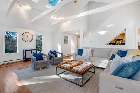 $2,295,000 | 3 Hidden Cove Road, Oak Bluffs, MA 02557