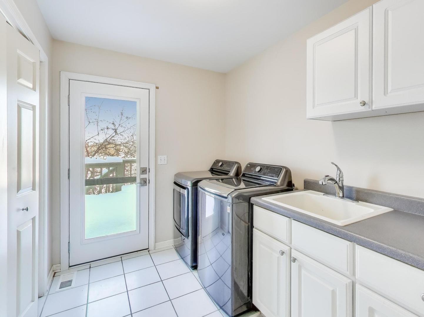 660 Robin Ridge Elgin, IL 60123 - Photo 12 of 29 a utility room with sink dryer and washer