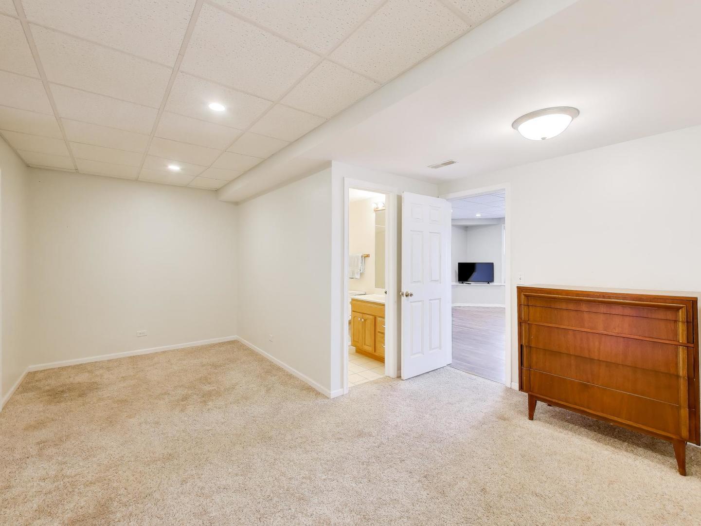 660 Robin Ridge Elgin, IL 60123 - Photo 24 of 29 an empty room with furniture and natural light