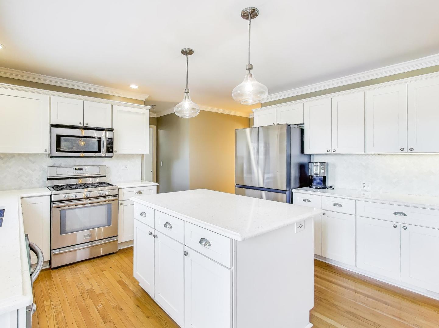 660 Robin Ridge Elgin, IL 60123 - Photo 10 of 29 a kitchen with a sink a stove a refrigerator and white cabinets