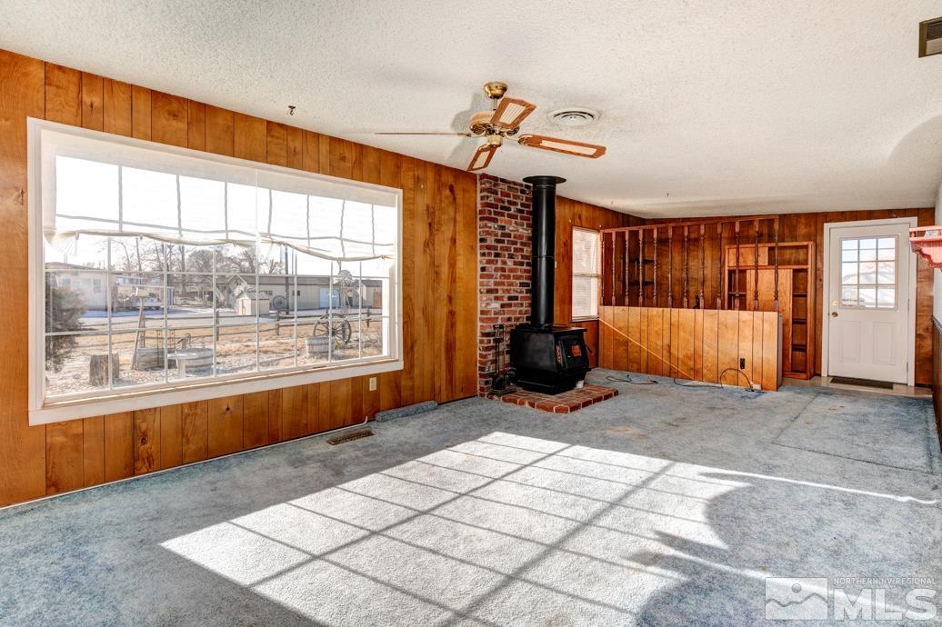 1800 South Allen Road Fallon, NV 89406 - Photo 8 of 23 a very nice looking room with a large window