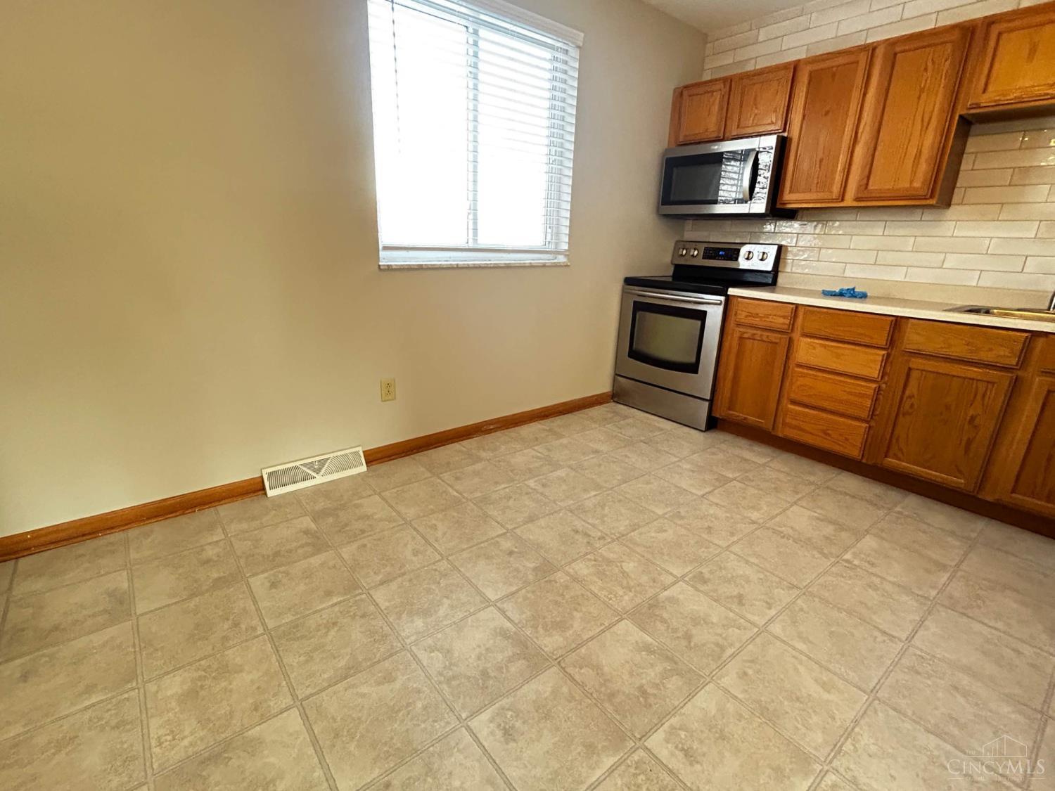 3380 North Bend Road Cincinnati, OH 45247 - Photo 7 of 38