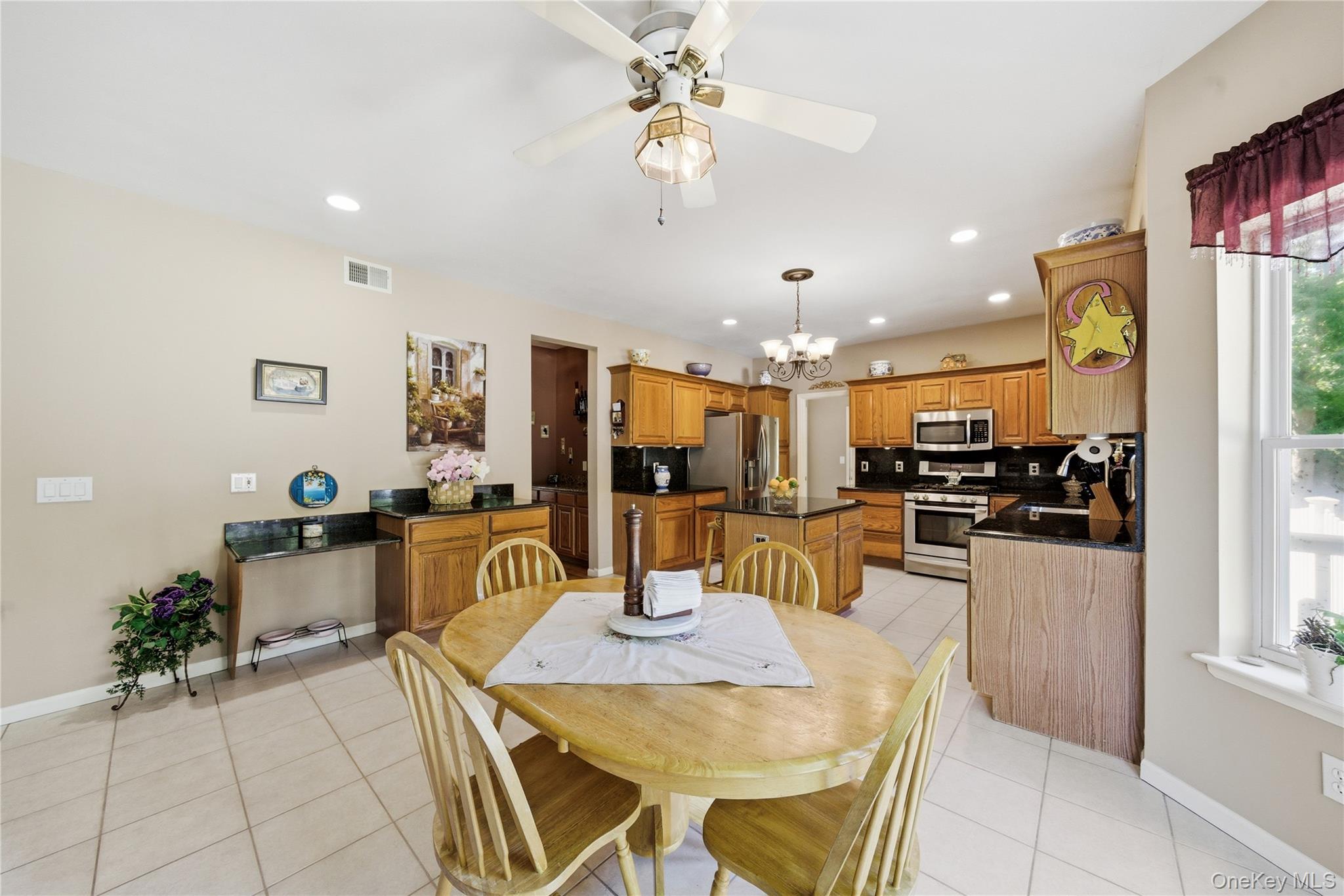 9 Ridgefield Drive Shoreham, NY 11786 - Photo 15 of 50