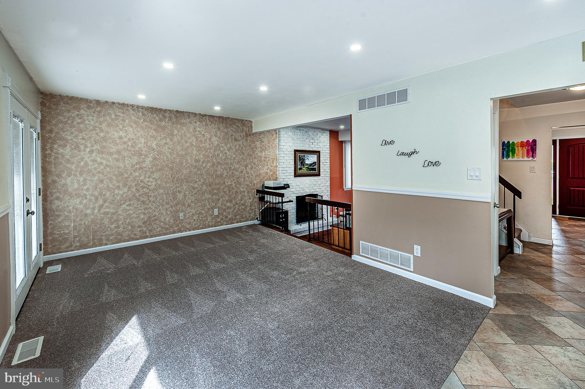 48 Aristone Drive Berlin, NJ 08009 - Photo 12 of 34 a view of a livingroom with furniture and workspace