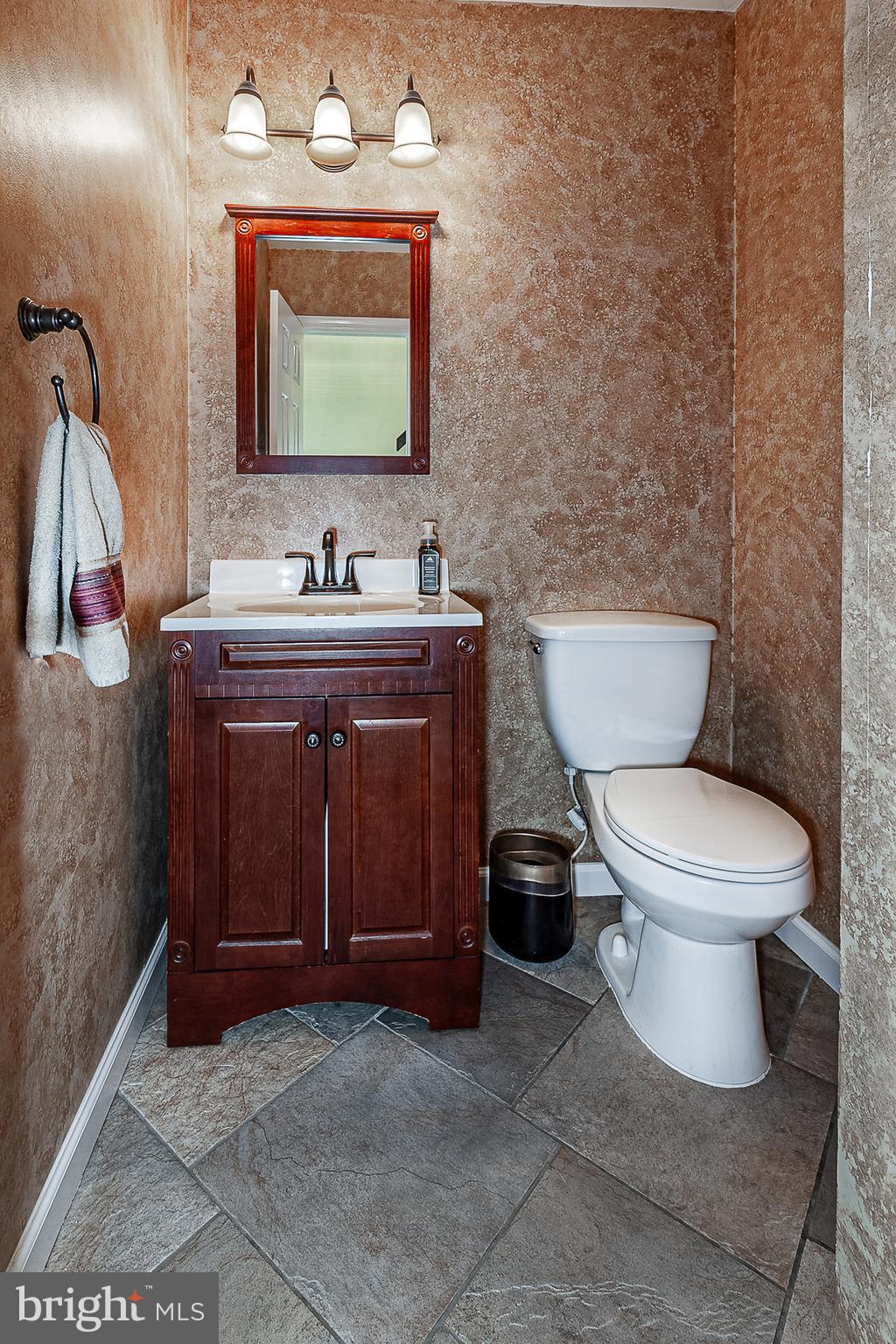 48 Aristone Drive Berlin, NJ 08009 - Photo 18 of 34 a bathroom with a toilet a sink and mirror