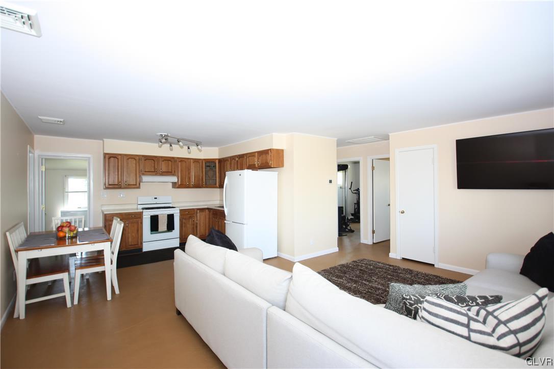 15 Saylor Drive Coplay, PA 18037 - Photo 3 of 20